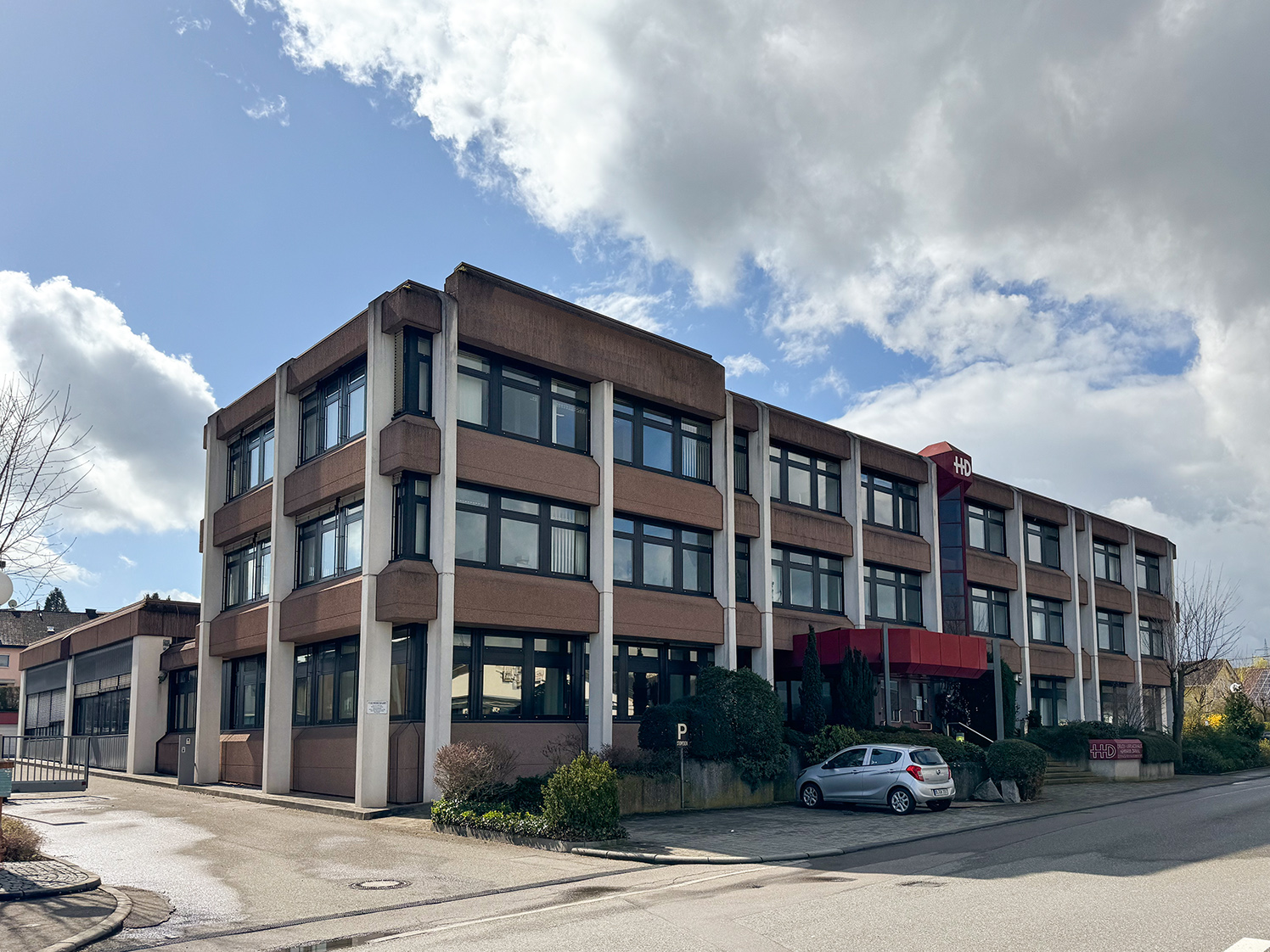 Büro und Produktionsgebäude