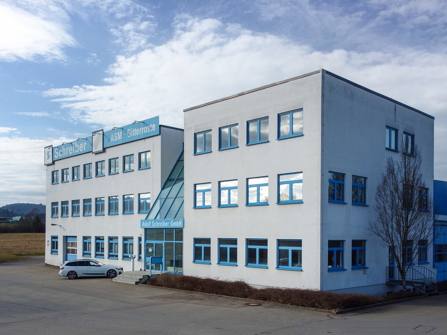 Büro- und Produktionsgebäude Fassade Büro- und Produktionsgebäude in Münsingen
